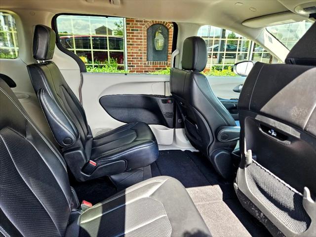 Photo of 2023 Velvet Read Pearl Chrysler Pacifica