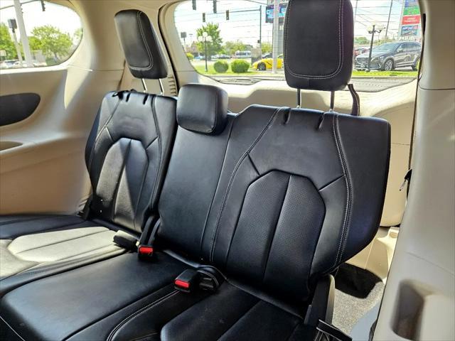 Photo of 2023 Velvet Read Pearl Chrysler Pacifica