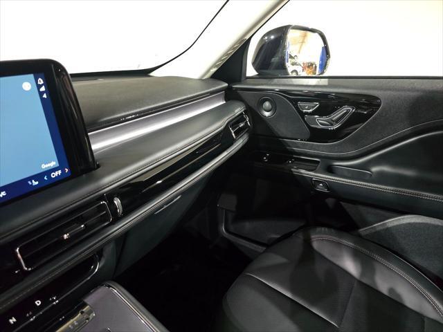 Photo of 2025 Infinite Black Metallic Clearcoat Lincoln Aviator