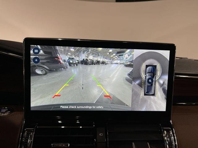 Photo of 2024 Flight Blue Metallic Clearcoat Lincoln Navigator