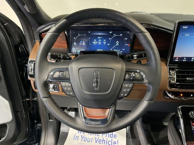 Photo of 2024 Flight Blue Metallic Clearcoat Lincoln Navigator