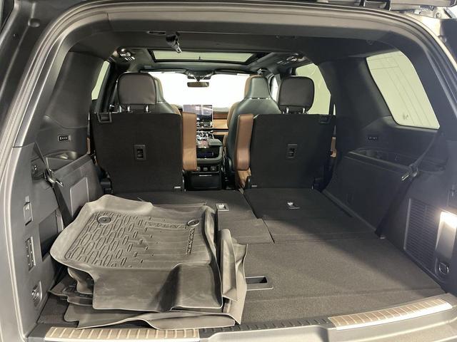 Photo of 2024 Flight Blue Metallic Clearcoat Lincoln Navigator