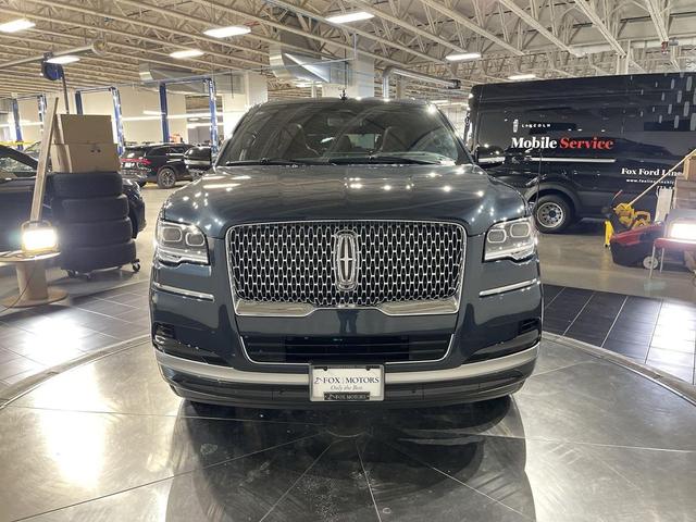 Photo of 2024 Flight Blue Metallic Clearcoat Lincoln Navigator