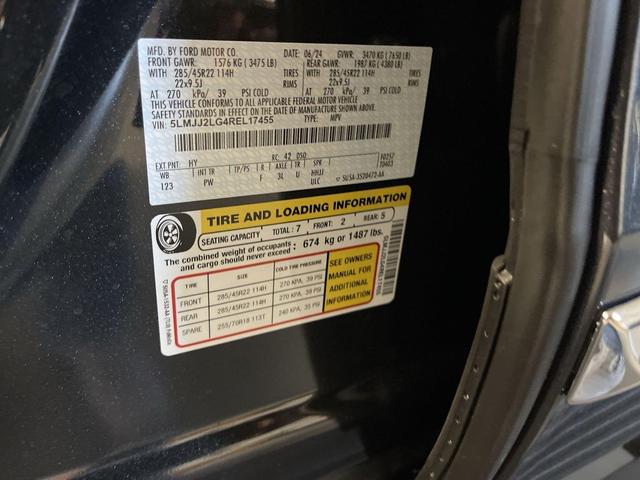 Photo of 2024 Starlight Gray Metallic Premium Colorant Lincoln Navigator