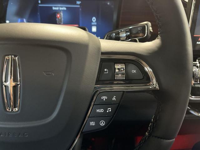 Photo of 2024 Starlight Gray Metallic Premium Colorant Lincoln Navigator