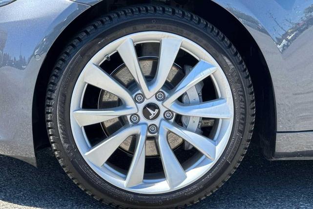 Photo of 2019 Grey Tesla Model 3