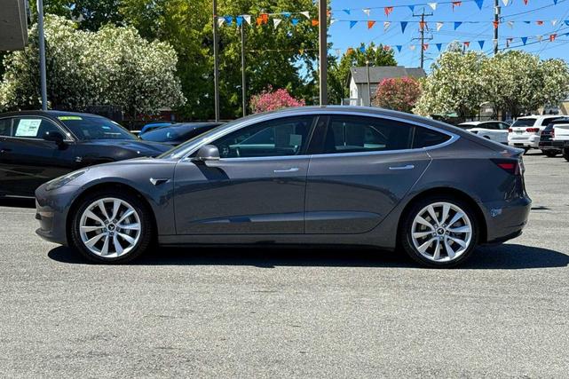 Photo of 2019 Grey Tesla Model 3