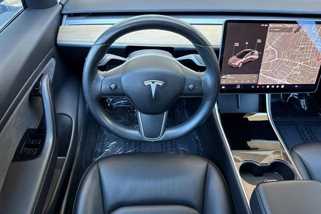 Photo of 2019 Grey Tesla Model 3