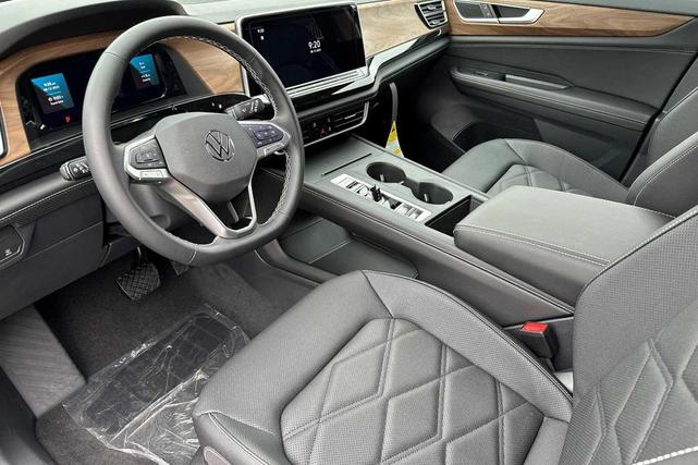 Photo of 2025 Mountain Lake B Volkswagen Atlas
