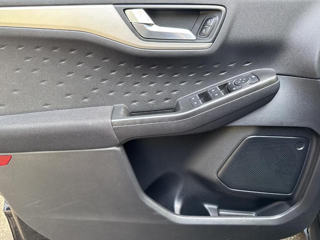 Photo of 2020 Agate Black Metallic Ford Escape