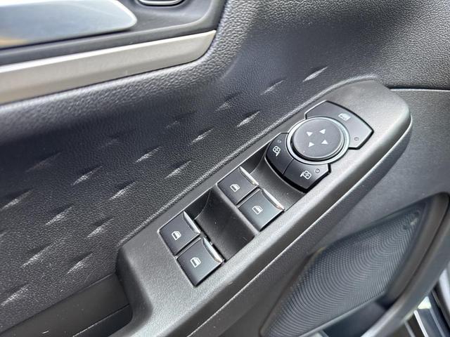 Photo of 2020 Agate Black Metallic Ford Escape