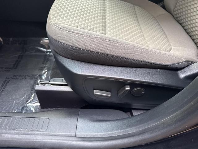 Photo of 2020 Agate Black Metallic Ford Escape