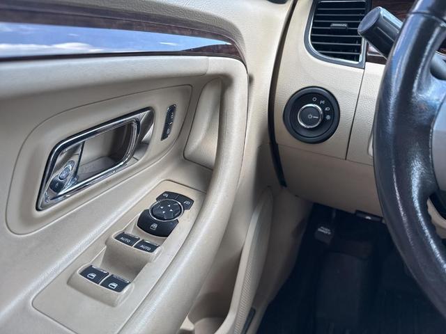 Photo of 2014 White Platinum Tri-Coat Metallic Ford Taurus