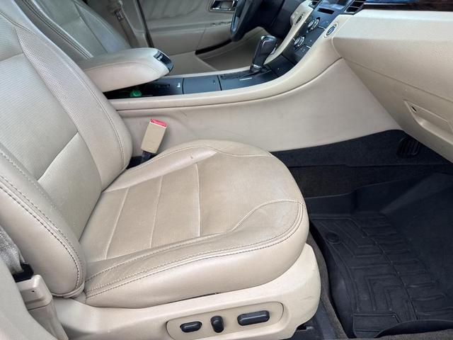 Photo of 2014 White Platinum Tri-Coat Metallic Ford Taurus
