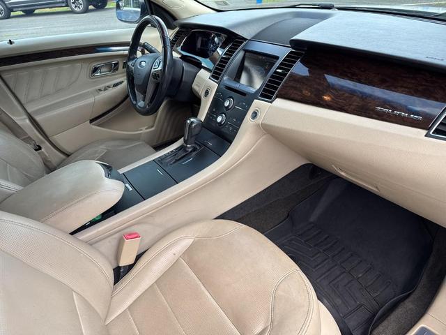 Photo of 2014 White Platinum Tri-Coat Metallic Ford Taurus