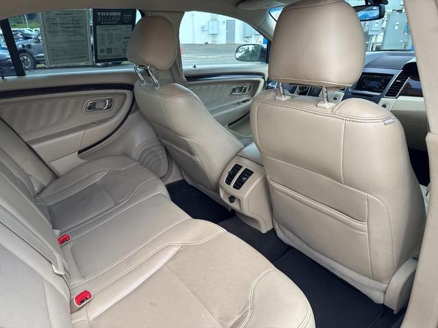 Photo of 2014 White Platinum Tri-Coat Metallic Ford Taurus