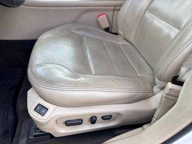 Photo of 2014 White Platinum Tri-Coat Metallic Ford Taurus