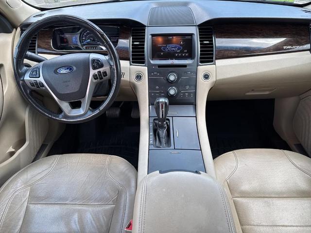 Photo of 2014 White Platinum Tri-Coat Metallic Ford Taurus
