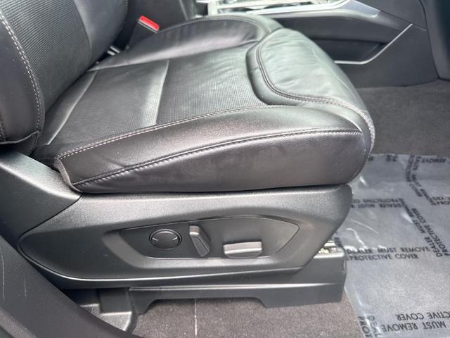 Photo of 2023 Carbonized Gray Metallic Ford Explorer