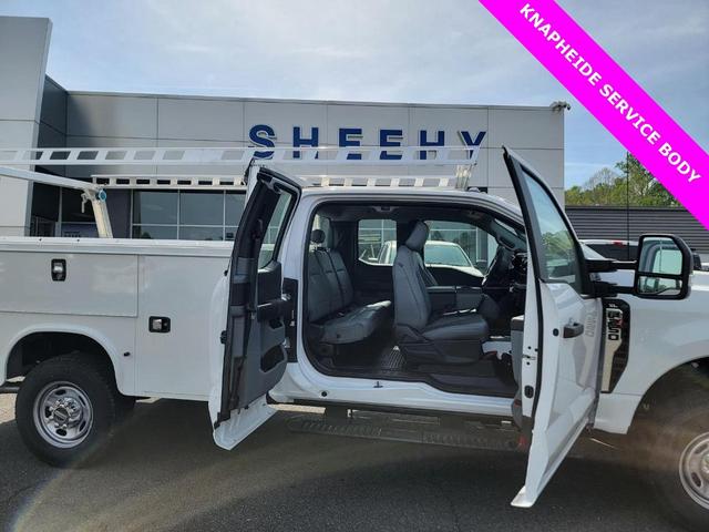 Photo of 2025 Oxford White Ford F-250