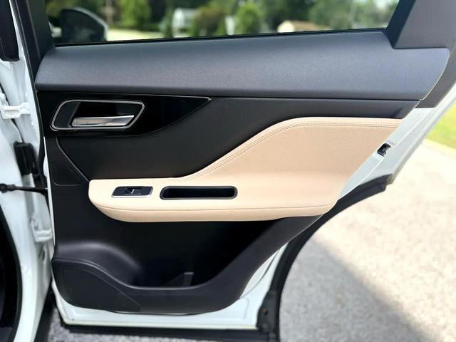 Photo of 2018 Fuji White Jaguar F-PACE