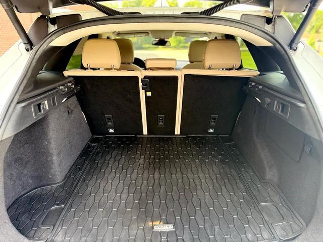 Photo of 2018 Fuji White Jaguar F-PACE