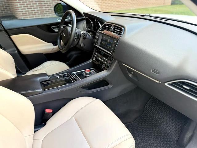 Photo of 2018 Fuji White Jaguar F-PACE