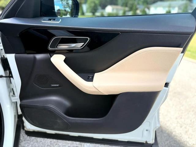 Photo of 2018 Fuji White Jaguar F-PACE