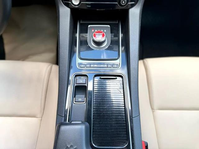 Photo of 2018 Fuji White Jaguar F-PACE