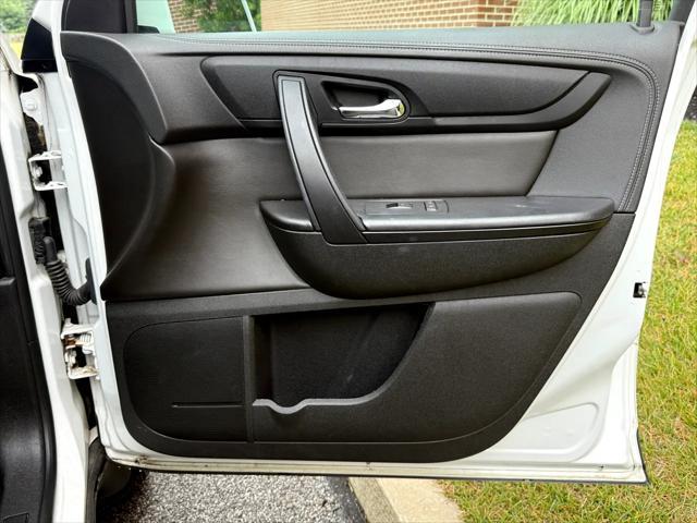 Photo of 2016 WHITE Chevrolet Traverse