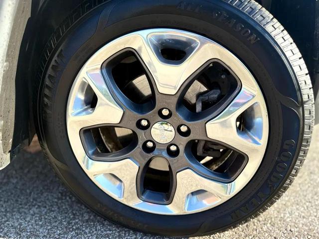 Photo of 2019 WHITE Jeep Compass