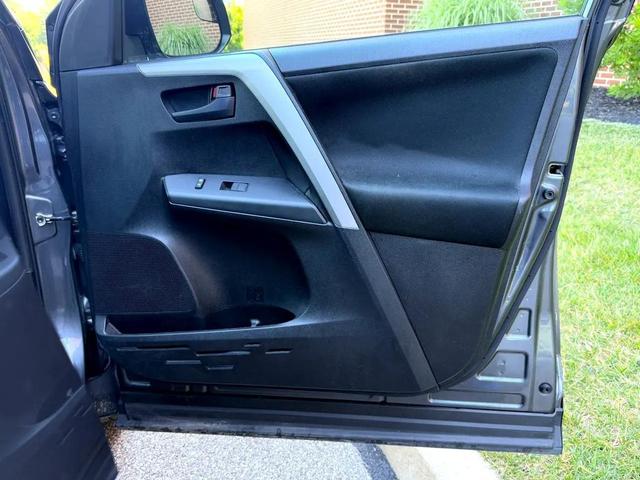 Photo of 2016 GREY Toyota RAV4