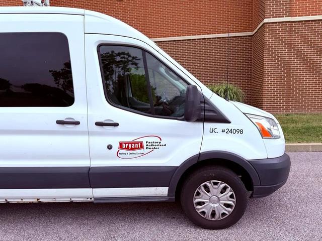 Photo of 2015 Oxford White Ford Transit-250