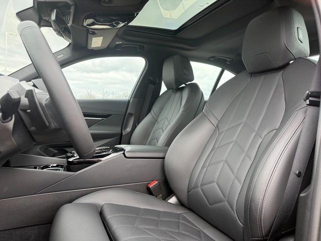 Photo of 2024 Dark Graphite Metallic BMW 530