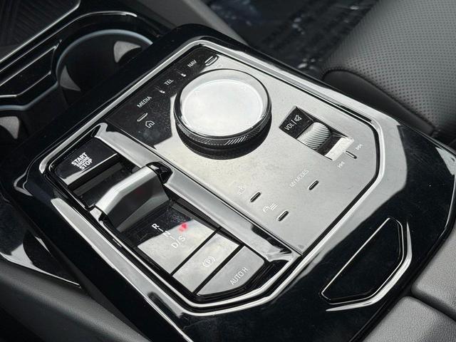 Photo of 2024 Dark Graphite Metallic BMW 530