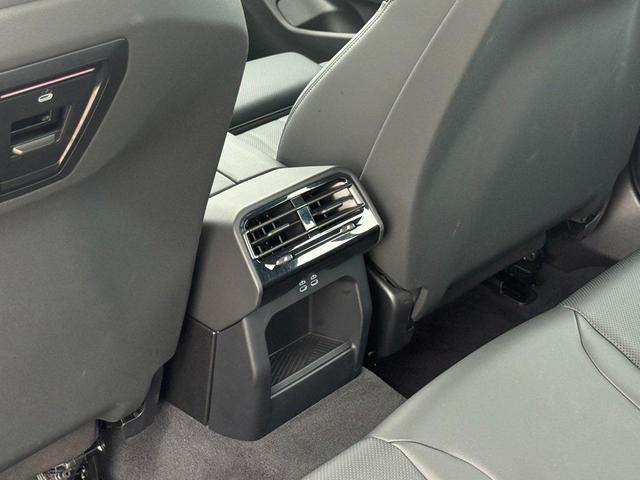 Photo of 2024 Dark Graphite Metallic BMW 530
