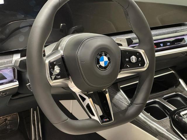 Photo of 2025 Tanzanite Blue II Metallic BMW 760