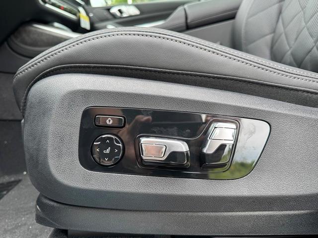 Photo of 2026 Black Sapphire Metallic BMW X7