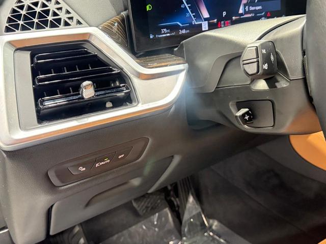 Photo of 2025 Mineral White Metallic BMW X5