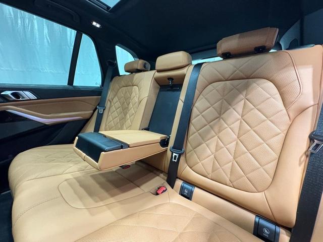 Photo of 2025 Mineral White Metallic BMW X5