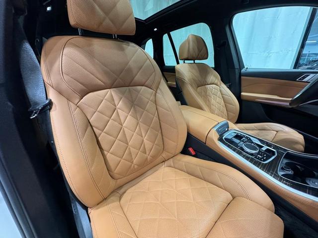 Photo of 2025 Mineral White Metallic BMW X5