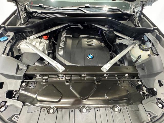 Photo of 2025 Mineral White Metallic BMW X5