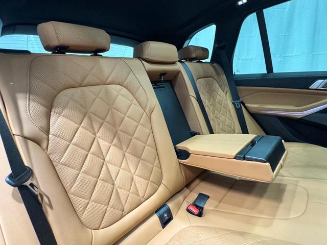 Photo of 2025 Mineral White Metallic BMW X5
