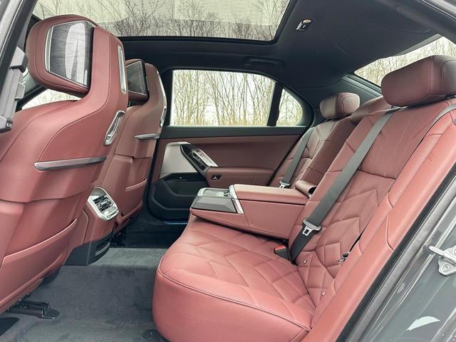 Photo of 2025 Dravit Gray Metallic BMW 760