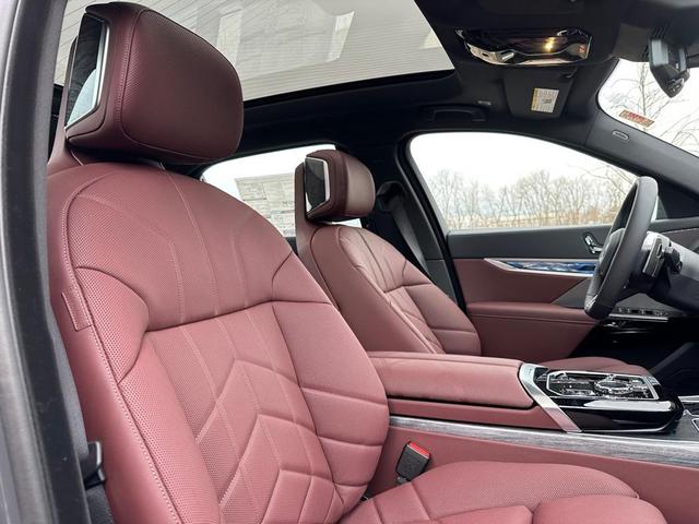 Photo of 2025 Dravit Gray Metallic BMW 760