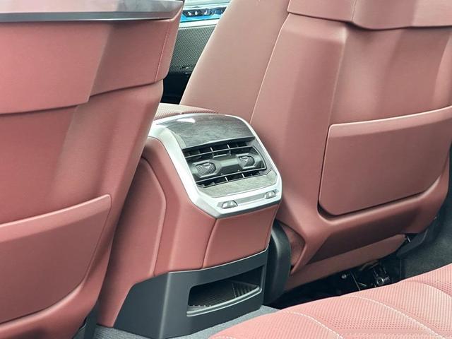 Photo of 2025 Dravit Gray Metallic BMW 760