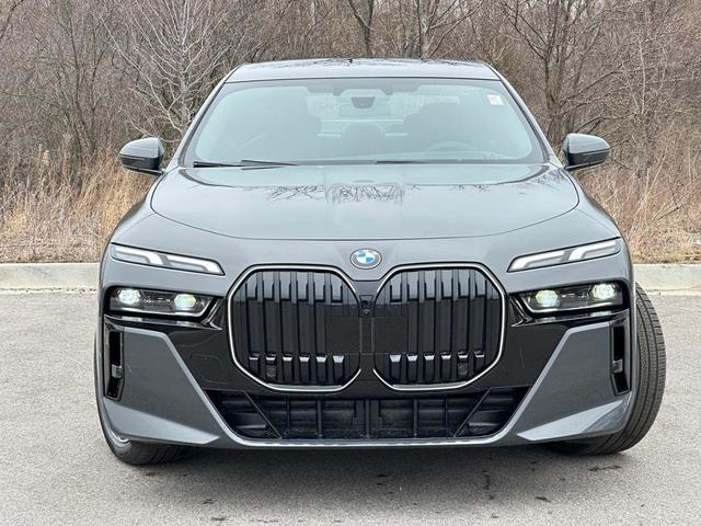Photo of 2025 Dravit Gray Metallic BMW 760