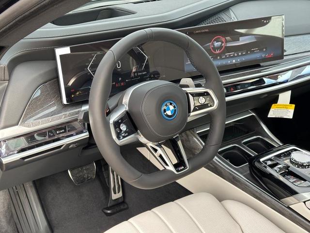 Photo of 2025 Black Sapphire Metallic BMW 750e
