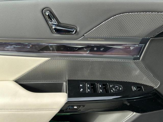 Photo of 2025 Black Sapphire Metallic BMW 750e