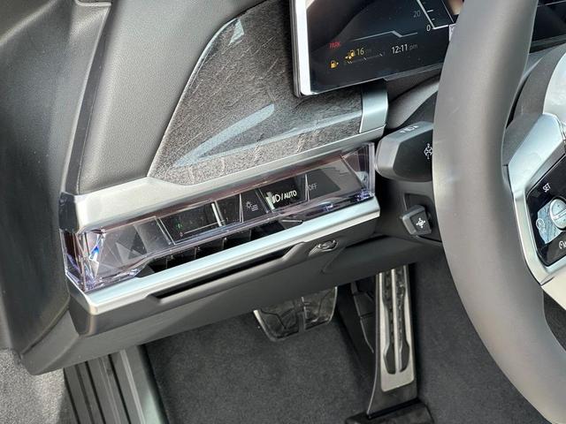 Photo of 2025 Black Sapphire Metallic BMW 750e